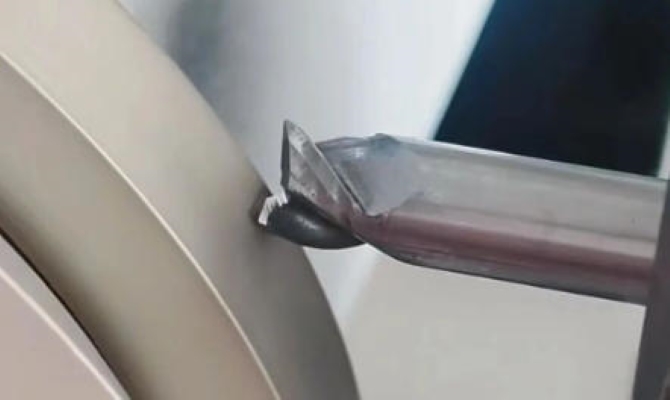 Käytitkö jyrsintä suoraan laatikosta otettuna? Miten se murtui vain puolessa tunnissa?