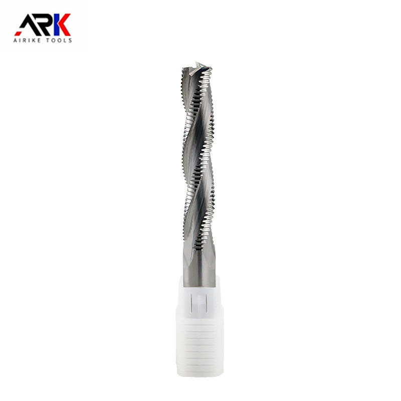 Onko spiraali- tai suorauurteinen puuntyöstöjyrsin parempi reunan leikkaamiseen?